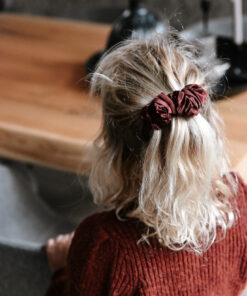 Alternative view of Scrunclip "Pleated Beige"